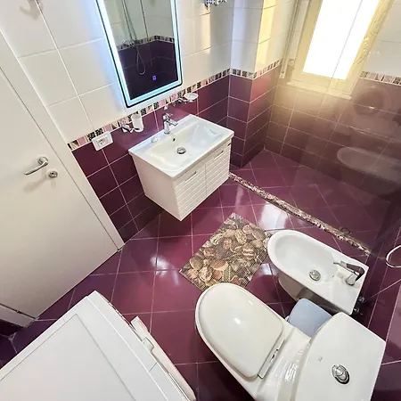 Comfort 1121 Golem (Tirana)