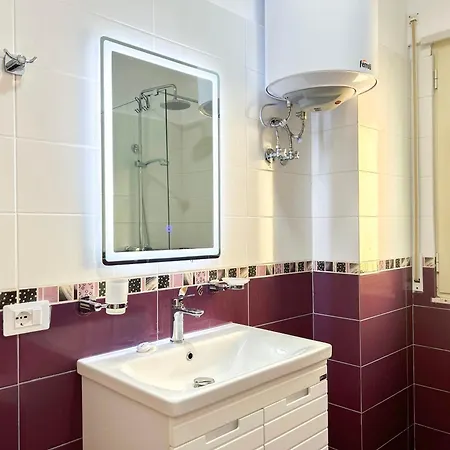 Comfort 1121 Golem (Tirana)